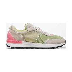 Mango sneakersy Boston kolor szary. Szare buty sportowe lifestyle Mango, bez wzorów, z gumy, sportowe, z okrągłym noskiem, bez zapięcia. Za 249.99 zł.