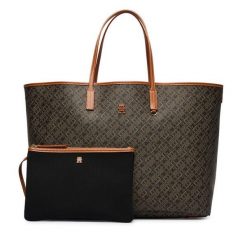 Torebka Tommy Hilfiger. Czarne torebki klasyczne Tommy Hilfiger, bez wzorów, bez dodatków. Za 949.99 zł.