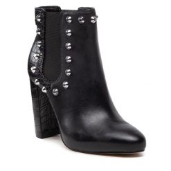 Botki Guess. Czarne botki Guess, z aplikacjami, bez obcasa, na słupku, bez zapięcia. Za 409.99 zł.