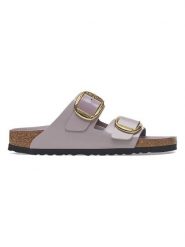 Birkenstock Skórzane klapki "Arizona" w kolorze fioletowym rozmiar: 39. Różowe klapki Birkenstock, bez wzorów, z lakierowanej skóry, klasyczne, z otwartym noskiem, bez obcasa, bez zapięcia. Za 547.77 zł.