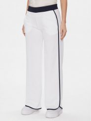 Guess Spodnie dresowe V4GB02 KBFB2 Biały Regular Fit. Białe spodnie dresowe Guess, z aplikacjami, z dresówki. Za 219.99 zł.