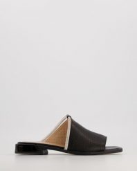 KLAPKI DAMSKIE 2281287 BLACK. Czarne klapki Venezia, bez wzorów, ze skóry, bez obcasa, bez zapięcia. Za 249.00 zł.