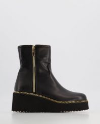 BOTKI NA KOTURNIE 2202 SAV NERO. Botki Venezia, bez wzorów, ze skóry, bez obcasa, na koturnie, bez zapięcia. Za 429.00 zł.