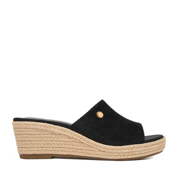 Klapki Beverly Hills Polo Club. Czarne espadryle Beverly Hills Polo Club, bez wzorów, bez obcasa, bez zapięcia. Za 224.99 zł.