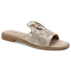 Złote Klapki S.Barski Wygodne Płaskie Obuwie Damskie. Żółte klapki S.BARSKI, bez wzorów, bez obcasa, na płaskiej podeszwie, bez zapięcia. Za 99.99 zł.