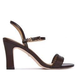 Sandały Marciano Guess. Brązowe sandały Marciano Guess, z aplikacjami, bez obcasa, na słupku, bez zapięcia. Za 959.99 zł.