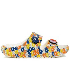 Klapki damskie Crocs MARIMEKKKO CLASIC SANDAL. Klapki Crocs, bez wzorów, z jeansu, wakacyjne, bez obcasa, bez zapięcia. Za 179.00 zł.
