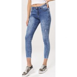 Niebieskie Jeansy Noticeable. Jeansy marki Born2be. Za 69.99 zł.