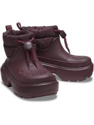 Crocs Botki zimowe "Stomp Puff" w kolorze bordowym rozmiar: 41/42. Czerwone botki Crocs, bez wzorów, bez obcasa, bez zapięcia. Za 362.88 zł.