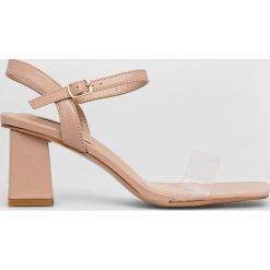 Answear Lab sandały kolor beżowy. Brązowe sandały Answear Lab, bez wzorów, z materiału, bez obcasa, na obcasie, bez zapięcia. Za 149.99 zł.