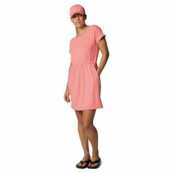 Sukienka techniczna z krótkim rękawem Columbia Chill River SS Dress. Czerwone sukienki Columbia, s, bez wzorów, sportowe, bez kołnierzyka, bez ramiączek, mini, sportowe. Za 189.99 zł.