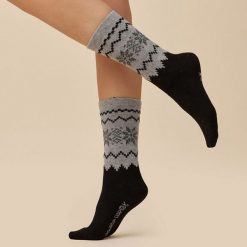 Wełniane skarpetki damskie Gabriella 1211 wzór skandynawski. Czarne skarpetki Gabriella, bez wzorów, z bawełny. Za 37.90 zł.