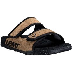 Klapki LEATT SlipOn's 1.0. Brązowe klapki LEATT, bez wzorów, bez obcasa, bez zapięcia. Za 259.00 zł.