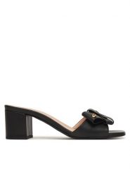 LOVE MOSCHINO Klapki JA28115G0OIE0000 Czarny. Czarne klapki Love Moschino, bez wzorów, ze skóry, bez obcasa, bez zapięcia. Za 1,009.00 zł.