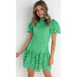 Zielona Sukienka Cilleis. Zielone sukienki Born2be, m, z aplikacjami, z koronki, eleganckie, bez kołnierzyka, bez ramiączek, mini. W wyprzedaży za 223.99 zł.