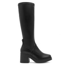 Kozaki Lasocki. Czarne kozaki Lasocki, bez wzorów, bez obcasa, na słupku, bez zapięcia. Za 197.99 zł.