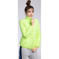 Kurtka puchowa damska KUD002 - żółty neon. Kurtki marki 4f. W wyprzedaży za 149.99 zł.