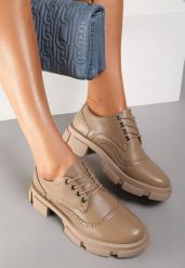 Brązowe Półbuty Actice. Brązowe półbuty wsuwane Renee, z aplikacjami, ze skóry, eleganckie, bez obcasa, na płaskiej podeszwie. W wyprzedaży za 119.99 zł.