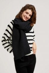 Prążkowany szalik czarny. Czarne szaliki i kominy MOODO, bez wzorów, z poliesteru. W wyprzedaży za 30.99 zł.