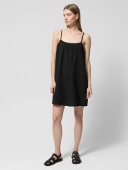 Sukienka oversize na ramiączkach damska Outhorn - czarna. Czarne sukienki Outhorn, s, bez wzorów, z bawełny, bez kołnierzyka, bez ramiączek, oversize. W wyprzedaży za 99.99 zł.