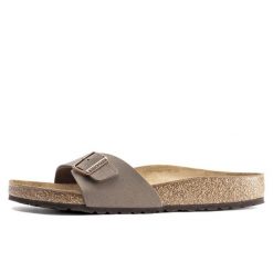 Brązowe Kapcie Birkenstock Madrid Damskie. Brązowe kapcie Birkenstock, bez wzorów, z gumy. Za 380.66 zł.