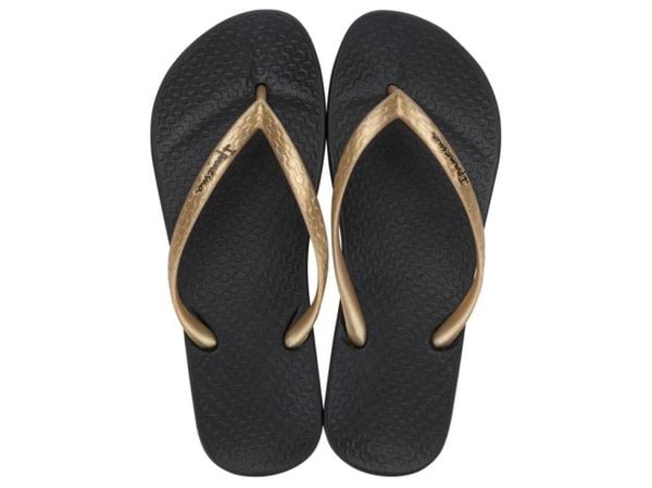 Klapki damskie Ipanema Anatomica Tan. Czarne klapki Ipanema, bez wzorów, z gumy, bez obcasa, bez zapięcia. Za 62.99 zł.