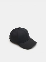 Czapka z daszkiem - czarny. Czarne czapki z daszkiem Sinsay, bez wzorów, z bawełny, klasyczne. Za 9.99 zł.