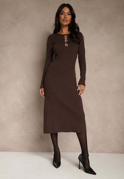 Brązowa Prążkowana Sukienka z Dzianiny z Wiskozą Zdobiona Aplikacjami Tusmeira. Brązowe sukienki Renee, na spotkanie biznesowe, m, z aplikacjami, z dzianiny, eleganckie, bez kołnierzyka, bez ramiączek, midi, oversize. Za 159.99 zł.