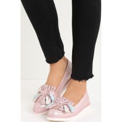 Różowe Mokasyny Elissa. Czerwone mokasyny Born2be, w kolorowe wzory, ze skóry. Za 49.99 zł.