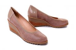 BIOECO BY ARKA 5152 1360+1887 beż, czółenka damskie. Czółenka Bioeco by Arka, bez wzorów, ze skóry, bez obcasa, na koturnie, bez zapięcia. Za 194.95 zł.