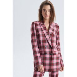 Marynarka w różową kratę - Różowy. Marynarki i żakiety marki Cropp. Za 159.99 zł.