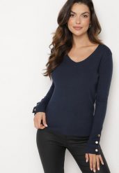 Granatowy Sweter z Dekoltem V i Ozdobnymi Guzikami na Rękawach Atterisa. Niebieskie swetry Born2be, m, bez wzorów, z jeansu, bez ramiączek. W wyprzedaży za 84.99 zł.