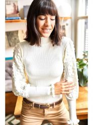 Olalook Sweter w kolorze białym rozmiar: onesize. Białe swetry Olalook, bez wzorów, ze splotem, bez ramiączek. Za 88.02 zł.