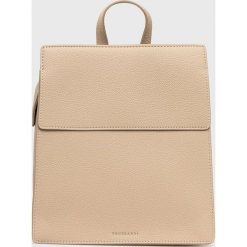 Trussardi plecak damski kolor beżowy mały gładki. Brązowe plecaki TRUSSARDI, bez wzorów, do ręki, bez dodatków. W wyprzedaży za 589.99 zł.