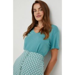 Answear Lab t-shirt bawełniany kolor zielony. Zielone t-shirty Answear Lab, bez wzorów, z bawełny, bez kołnierzyka, bez ramiączek. W wyprzedaży za 44.99 zł.