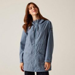 Kurtka turystyczna przeciwdeszczowa damska Navaeh wodoodporna. Niebieskie kurtki przeciwdeszczowe Regatta, na zimę, bez wzorów, bez kaptura, trekkingowe. W wyprzedaży za 394.00 zł.