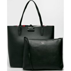 Guess Jeans - Torebka dwustronna Bobbi Large. Shopper bag marki Guess Jeans. W wyprzedaży za 499.90 zł.