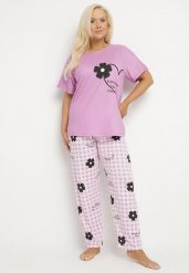 Fioletowy Komplet Piżamowy z Motywem Kwiatowym Spodnie i T-shirt Milossa. Fioletowe piżamy Born2be, plus size, z aplikacjami, bez kołnierzyka, bez ramiączek, krótkie. W wyprzedaży za 38.24 zł.