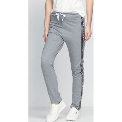 Szare Spodnie Dresowe Embrace. Spodnie dresowe marki Born2be. Za 49.99 zł.