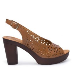Sandały Lasocki. Brązowe sandały Lasocki, bez wzorów, bez obcasa, na słupku, bez zapięcia. Za 179.99 zł.