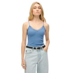 Krótki top z koronkową lamówką dla kobiet Superdry Essential. Niebieskie topy Superdry, bez wzorów, z koronki, bez kołnierzyka, bez ramiączek. W wyprzedaży za 101.60 zł.