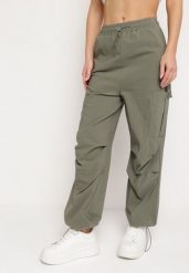 Ciemnozielone Spodnie Bojówki z Wysokim Stanem z Gumką w Pasie z Kieszeniami Biorella. Zielone jeansy Born2be, m, bez wzorów, z jeansu, eleganckie, z podwyższonym stanem, długie. W wyprzedaży za 72.24 zł.