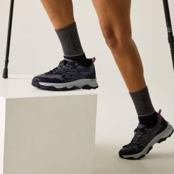 Damskie wodoodporne buty sportowe Blaze. Szare buty treningowe Regatta, bez wzorów, z nylonu, bez zapięcia. W wyprzedaży za 149.99 zł.