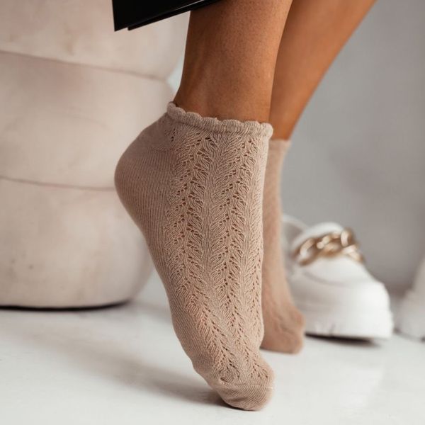 Beżowe ażurowe stopki damskie 779. Brązowe skarpetki Milena, w ażurowe wzory, z bawełny. Za 16.50 zł.
