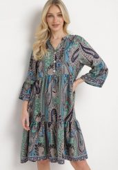 Niebiesko-Zielona Sukienka we Wzór Paisley o Rozkloszowanym Kroju z Falbankami Viburnia. Niebieskie sukienki Born2be, na co dzień, m, bez wzorów, z tkaniny, eleganckie, bez kołnierzyka, bez ramiączek, midi, proste. W wyprzedaży za 62.99 zł.