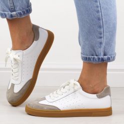 Białe skórzane półbuty damskie Filippo Dp6128/26. Białe półbuty wsuwane Filippo, na jesień, bez wzorów, ze skóry, eleganckie, bez obcasa. Za 219.00 zł.