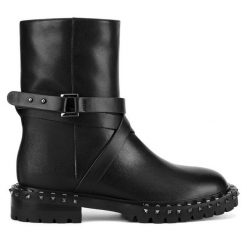 Botki Eva Minge. Czarne botki Eva Minge, bez wzorów, bez obcasa, na płaskiej podeszwie, bez zapięcia. Za 599.99 zł.