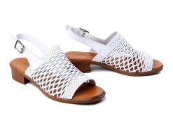 ARTIKER RELAKS 58C2021 biały, sandały damskie. Białe sandały Artiker Relaks, bez wzorów, ze skóry, bez obcasa, na obcasie, bez zapięcia. Za 229.90 zł.