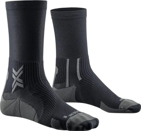 Skarpetki biegowe X-Socks Run Perform Crew. Czarne skarpetki X-Socks, bez wzorów, z materiału. Za 137.80 zł.