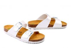 DR. BRINKMANN 700866-03 weiss, klapki damskie. Białe klapki Dr. Brinkmann, bez wzorów, bez obcasa, bez zapięcia. Za 154.90 zł.